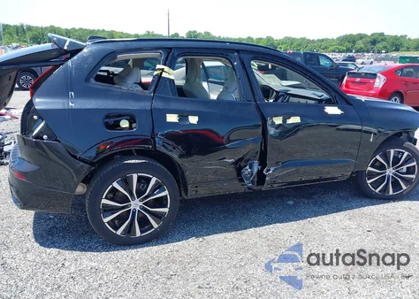 2025 Volvo Xc60 Plus z USA, uszkodzony, nr VIN YV4M12RC0S1149901